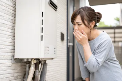 賃貸の給湯器がガス臭いときはどうする？