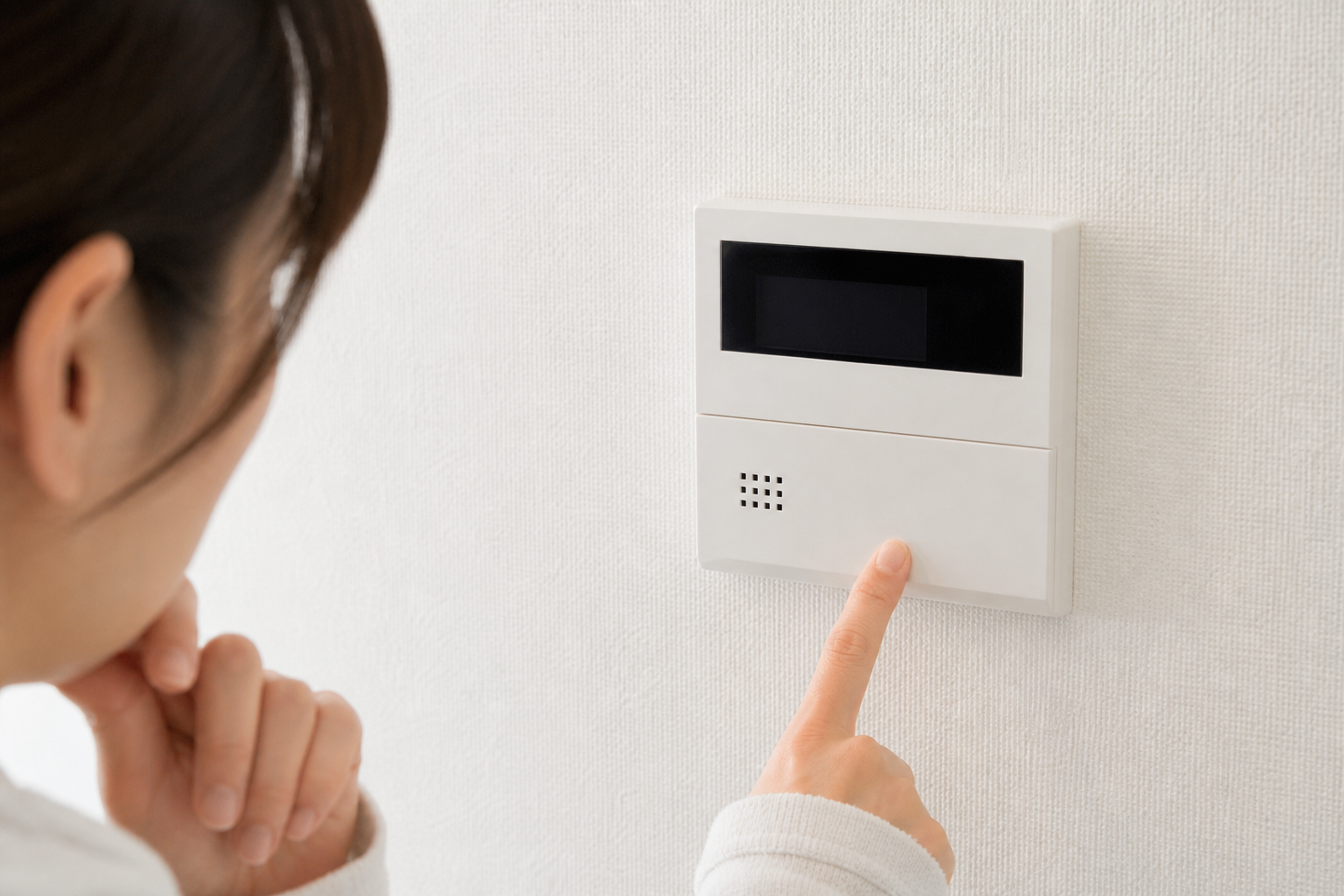 給湯器リモコンがつかないとき、まず疑うべきはリモコン線の断線です